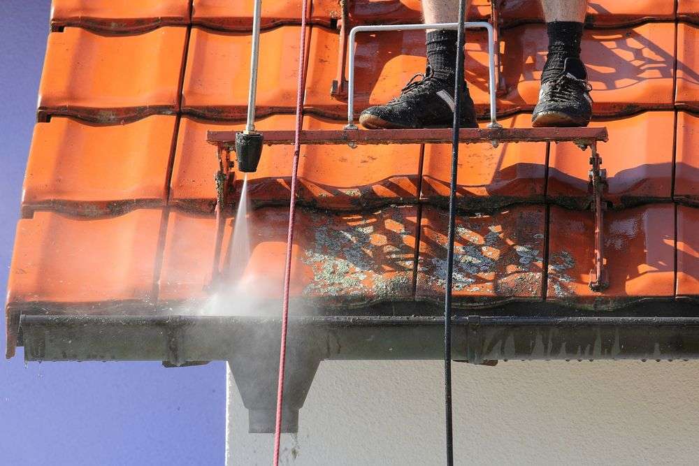 Reinigen van de dakpannen in 0317